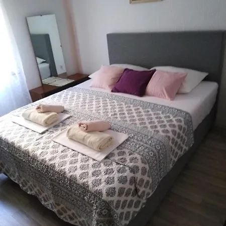 Apartman Paulina شقة *