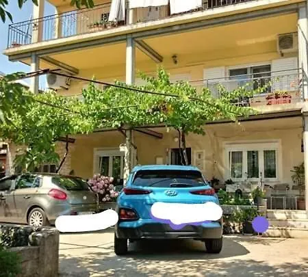 Apartman Paulina شقة